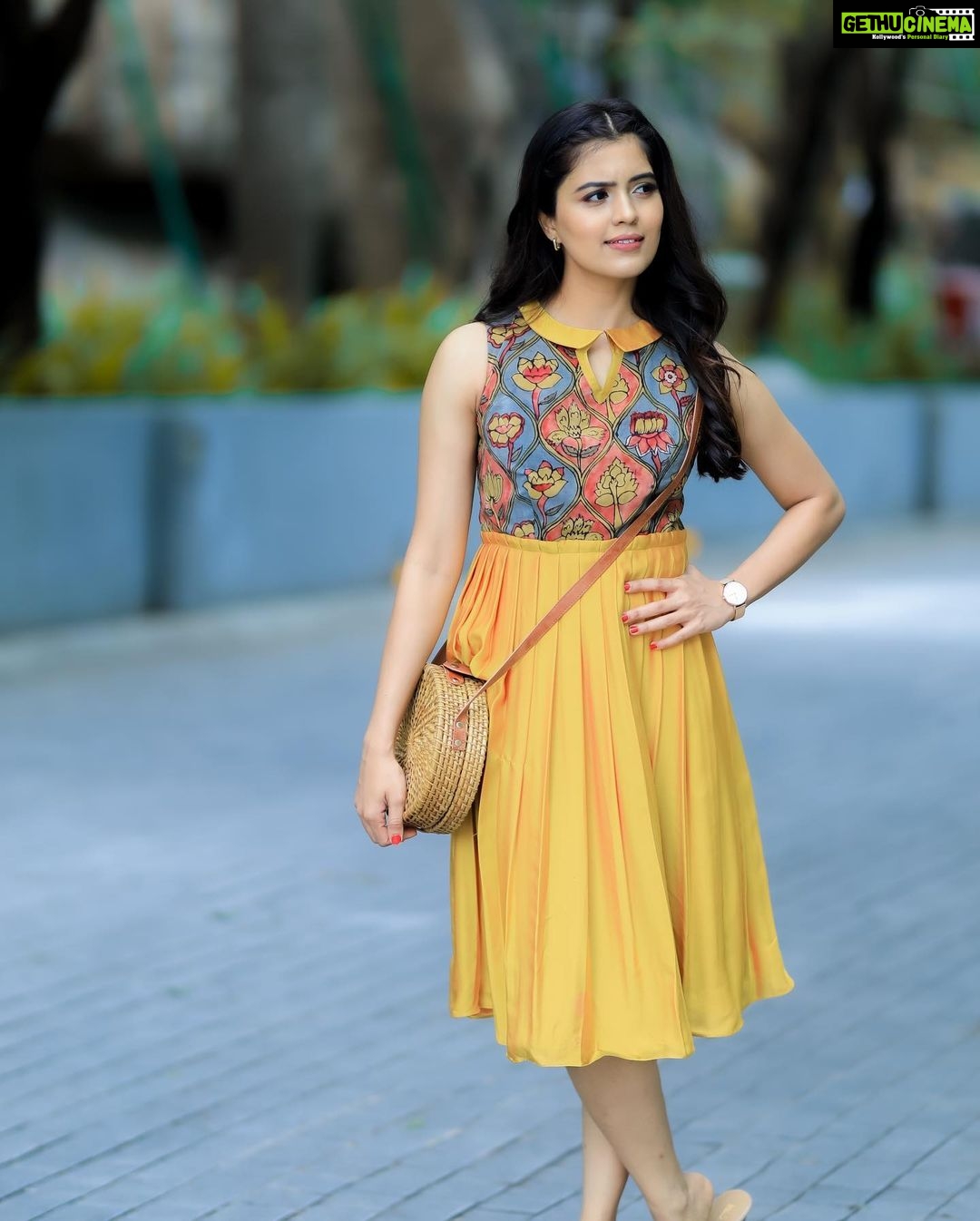 Amritha Aiyer - 277.1K Likes - 😬
.
Styled by - @raji.raaga09
Designed by-@bhargavikunam
Make up and hair -@wingitbynamita