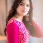 Amritha Aiyer Instagram - 🍁 . 📸 : @camerasenthil Wardrobe/stylist : @labelswarupa Make up : @luxefacebyanitha Hair : @makeupbyshyamala