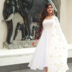 Amritha Aiyer Instagram - The moment you believe you’re worthy of more from life is the moment your life transforms ❤️ . 📸 - @karthikakphotography Wardrobe/ Styling - @labelswarupa Makeup & Hair - @arupre_makeup_artist Jewellery- @original_narayanapearls