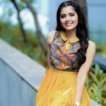 Amritha Aiyer Instagram - It all begins and ends in your mind, what you give power to , has power over you ☺️ . Styled by - @raji.raaga09 Designed by-@bhargavikunam Make up and hair -@wingitbynamita