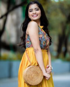 Amritha Aiyer Instagram - 😬
.
Styled by - @raji.raaga09 
Designed by-@bhargavikunam
Make up and hair -@wingitbynamita