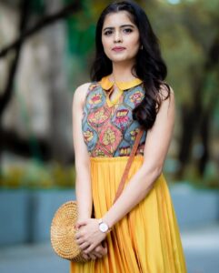 Amritha Aiyer Instagram - 😬 . Styled by - @raji.raaga09 Designed by-@bhargavikunam Make up and hair -@wingitbynamita