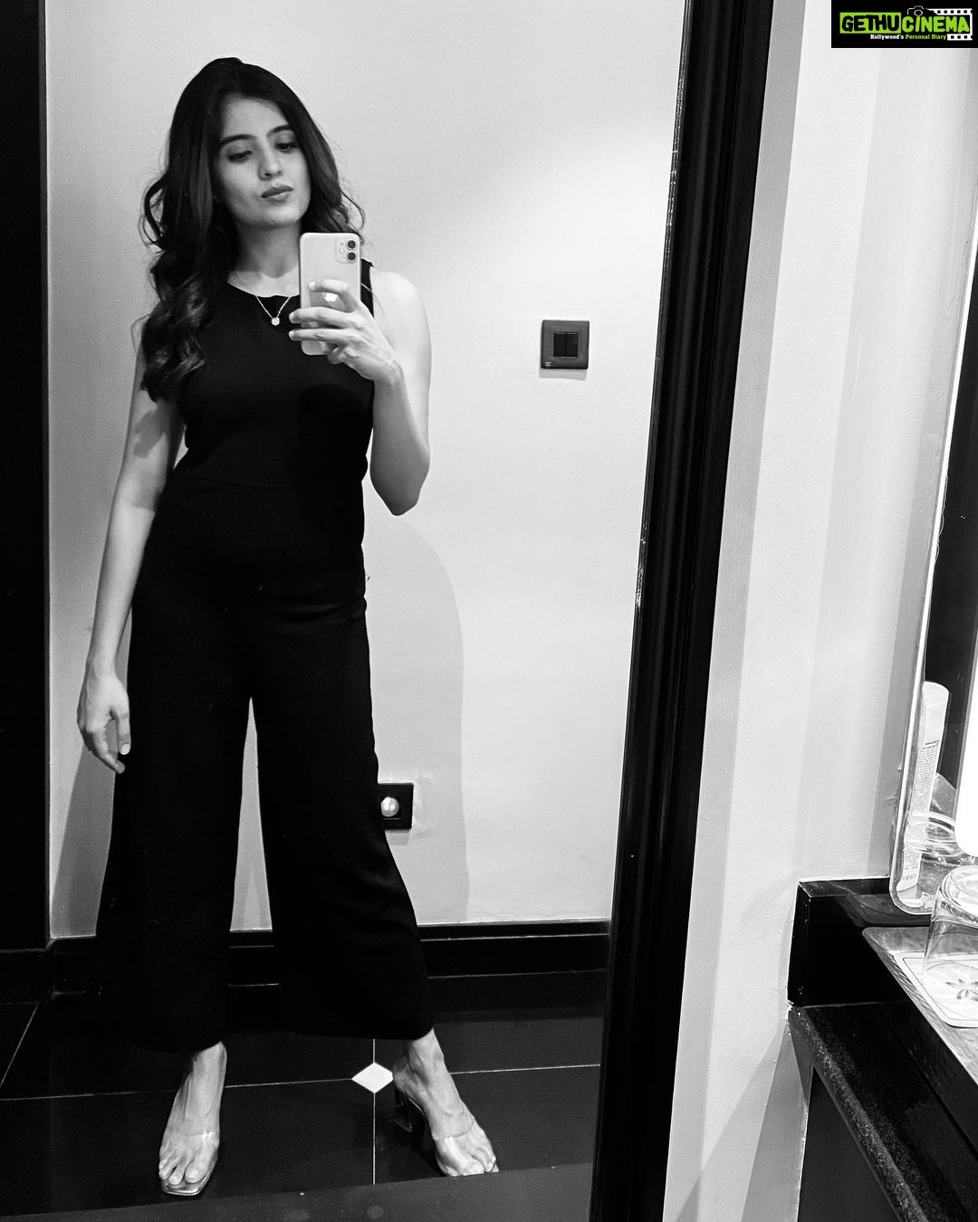 Amritha Aiyer Instagram - Some gloomy Saturday selfies 🖤