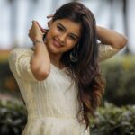 Amritha Aiyer Instagram - 🥰 . 📸 - arunprasath_photography Makeup - @akirasmakeover 👗 - @tamarachennai Styling - @varshinisankar Location- @idealbeach