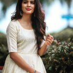 Amritha Aiyer Instagram - Don’t Judge without knowing things , see or listen from every side of the story . You might think you understand but sometimes you actually don’t 😊 . 📸 - arunprasath_photography Makeup - @akirasmakeover 👗 - @tamarachennai Styling - @varshinisankar Location- @idealbeach