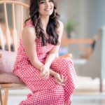 Amritha Aiyer Instagram - Well ! 🙈 Can’t stop myself posting all the pictures that our @camerasenthil captured . Always love the way he takes pictures for me 😍 Thank you Senthil ji 🤗 Wardrobe/stylist : @labelswarupa Make up : @luxefacebyanitha Hair : @makeupbyshyamala