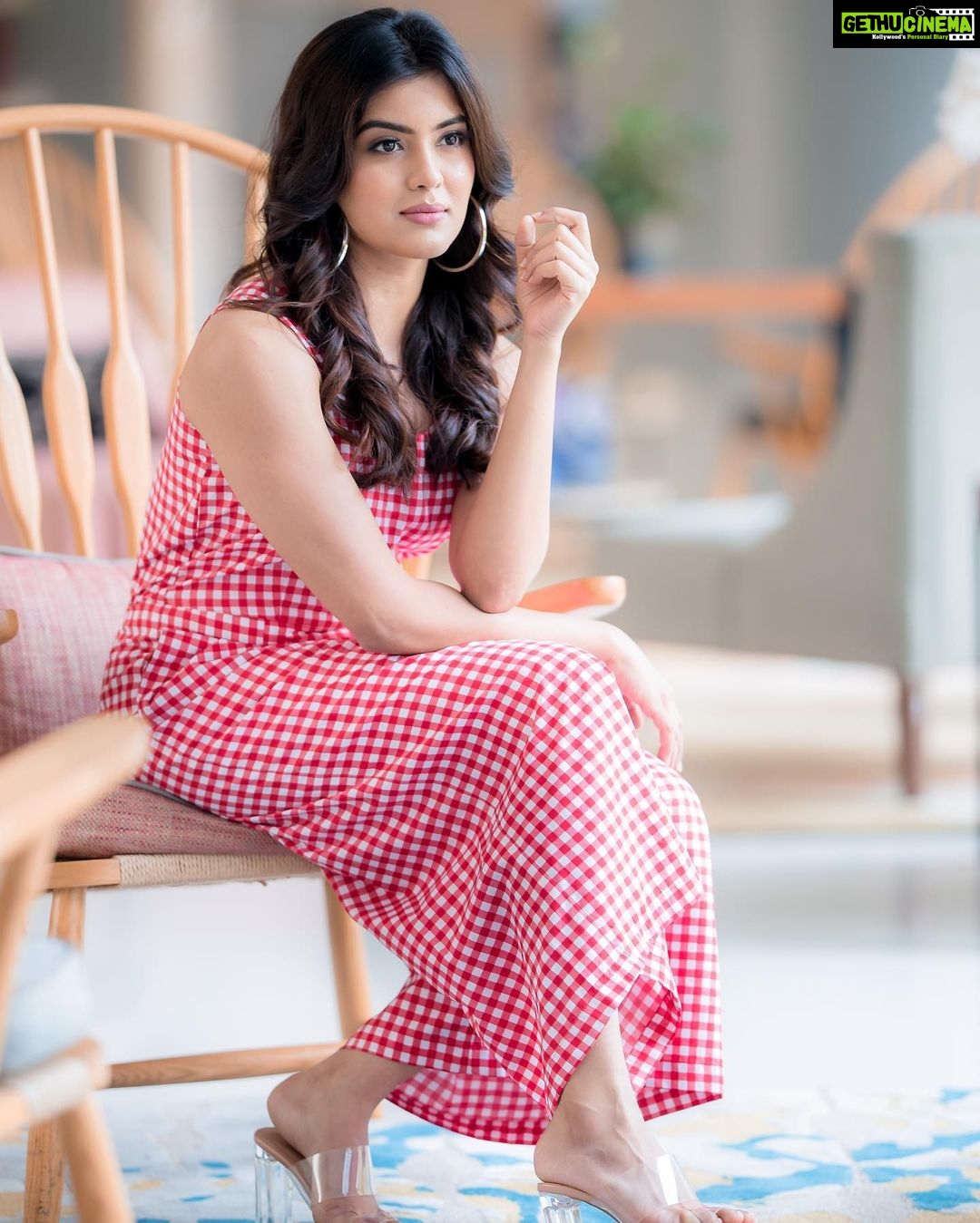 Amritha Aiyer Instagram - Wish people well . Their success will not limit yours ๐๐ผ . ๐ธ : @camerasenthil Wardrobe/stylist : @labelswarupa Make up : @luxefacebyanitha Hair : @makeupbyshyamala Location: @citadinesomrchennai