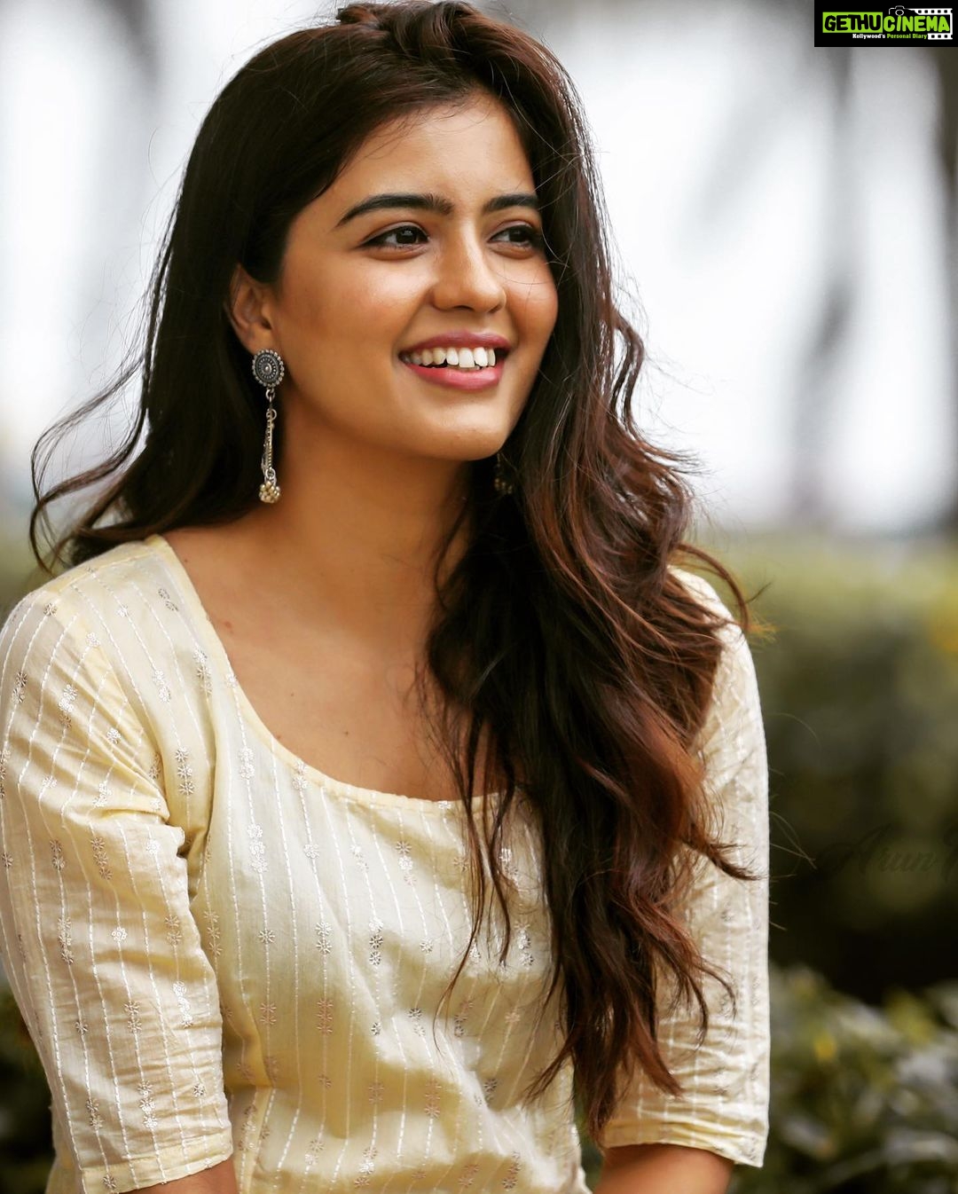 Amritha Aiyer Instagram - Donโt Judge without knowing things , see or listen from every side of the story . You might think you understand but sometimes you actually donโt ๐ . ๐ธ - arunprasath_photography Makeup - @akirasmakeover ๐ - @tamarachennai Styling - @varshinisankar Location- @idealbeach
