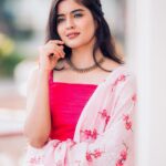 Amritha Aiyer Instagram - The more I think the more I realise there are no answers . Live life to your fullest 💖 . 📸 : @camerasenthil Make&Hair : @artistrybyshanu 👗 : @mabia_mb Jewellery : @yoursethnically