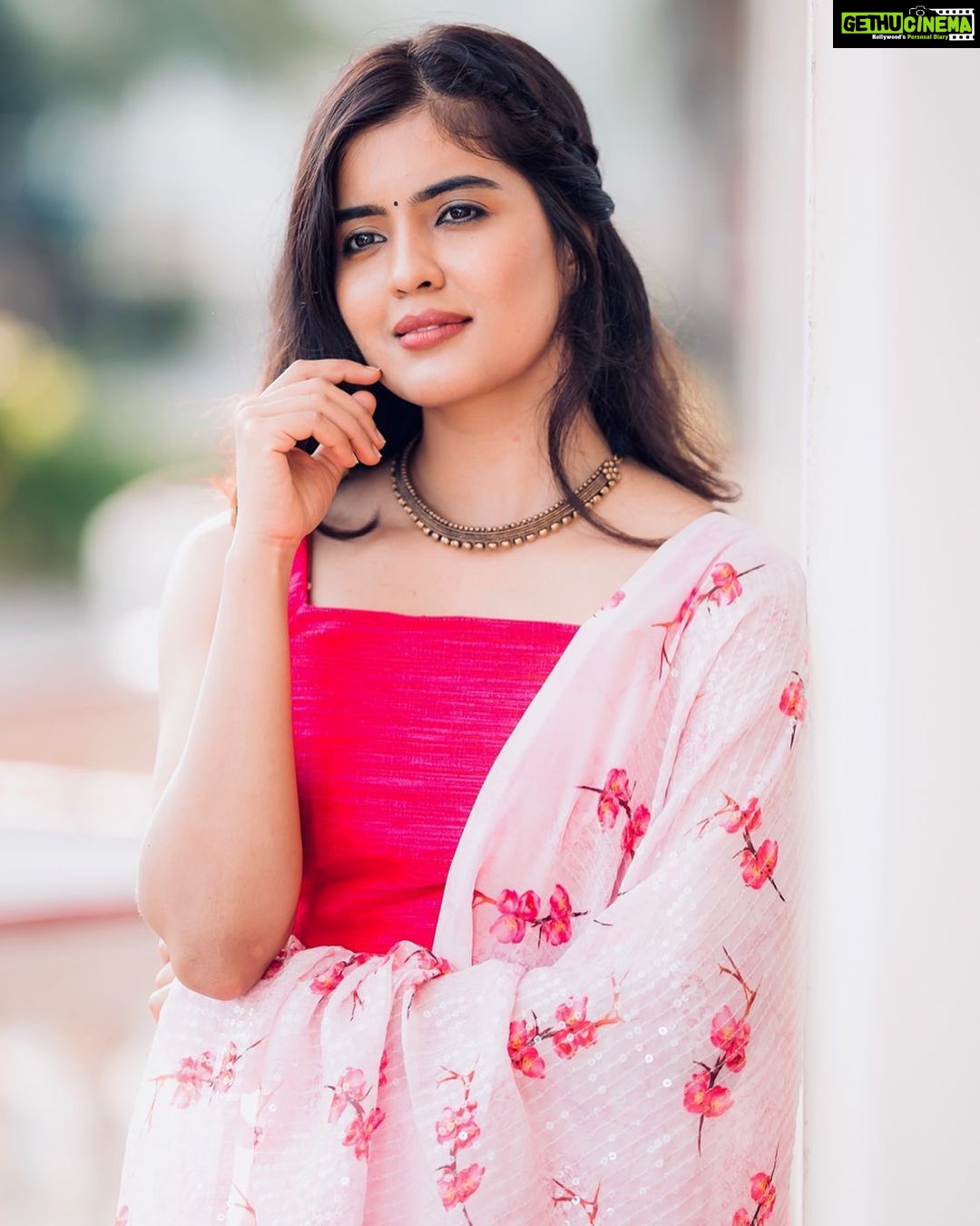 Amritha Aiyer Instagram - The more I think the more I realise there are no answers . Live life to your fullest 💖 . 📸 : @camerasenthil Make&Hair : @artistrybyshanu 👗 : @mabia_mb Jewellery : @yoursethnically