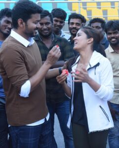 Amritha Aiyer Instagram - That Khushi moment and my inner Khushi moment 😍 I wish I could celebrate your birthday now just the same way my thalapathy Vijay sir ❤️❤️🎂🎉 Happy Birthday sir 🎉🎂 love you always #thalapathyvijay #thalapathy #hbdthalapathyvijay #bigil #bigilthendral