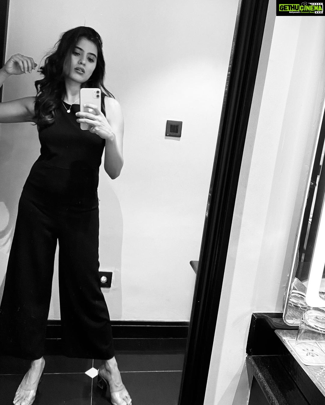 Amritha Aiyer Instagram - Some gloomy Saturday selfies 🖤
