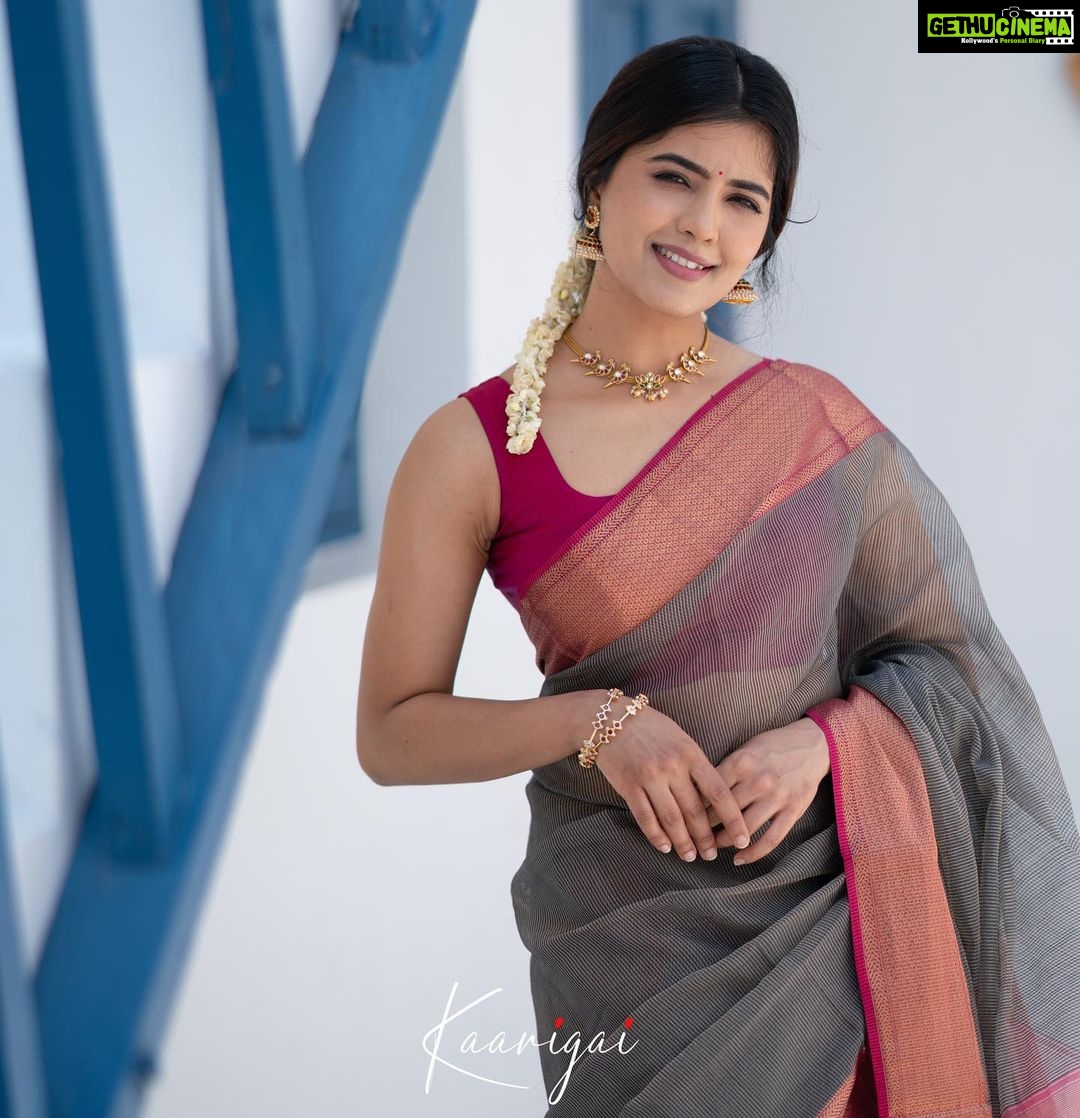 Amritha Aiyer - 283.3K Likes - அனைவருக்கும் இனிய தமிழ் புத்தாண்டு நல்வாழ்த்துகள் ✨🙏🏻
.
Outfit - @kaarigai.sarees
📸 - @p2click.in
Makeup & Hair - @pavihairandmakeup
