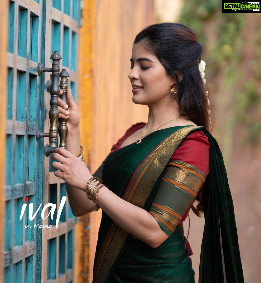 Amritha Aiyer - 288.7K Likes - Yelarigu Ugadi Habbha dha Shubasheyagalu 🪷🪷
Andiriki Ugadi Shubakanshalu 🌹🪷
.
Outfit - @ivalinmabia
📸 - @p2click.in
Makeup & Hair - @pavihairandmakeup