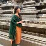 Amritha Aiyer Instagram - Fridays Vibes 🙏🏻🌼