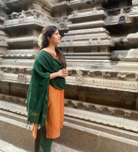Amritha Aiyer Instagram - Fridays Vibes 🙏🏻🌼