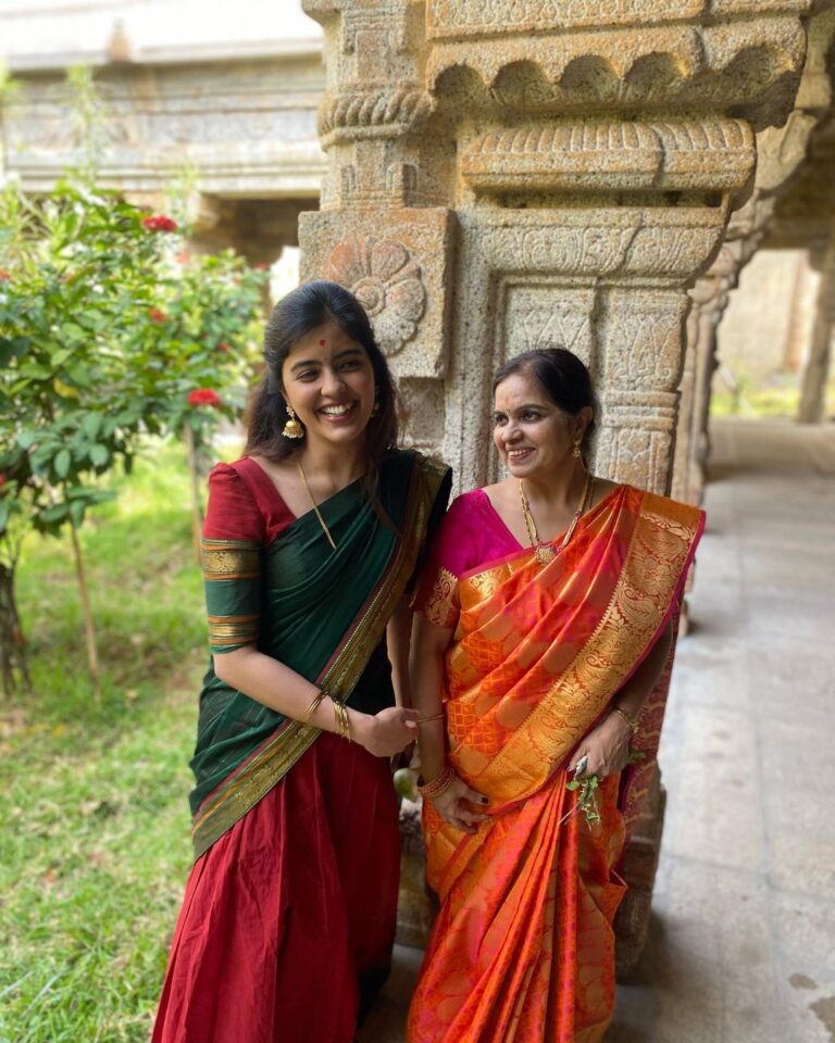 Amritha Aiyer Instagram - Our Family God Visit ( Kula Daivam ) - I think it’s really important for each of us to go and visit the Temples in the south and your Family God which we are all rooted to. So much positivity and peace you find despite the chaos we see in the city . Always wondered how are these temples were even made with such difficulty in those ancient days and also wondered why are they not among the 7 Wonders of the World 🤷🏻‍♀️ Thirunelveli, Tamil Nadu