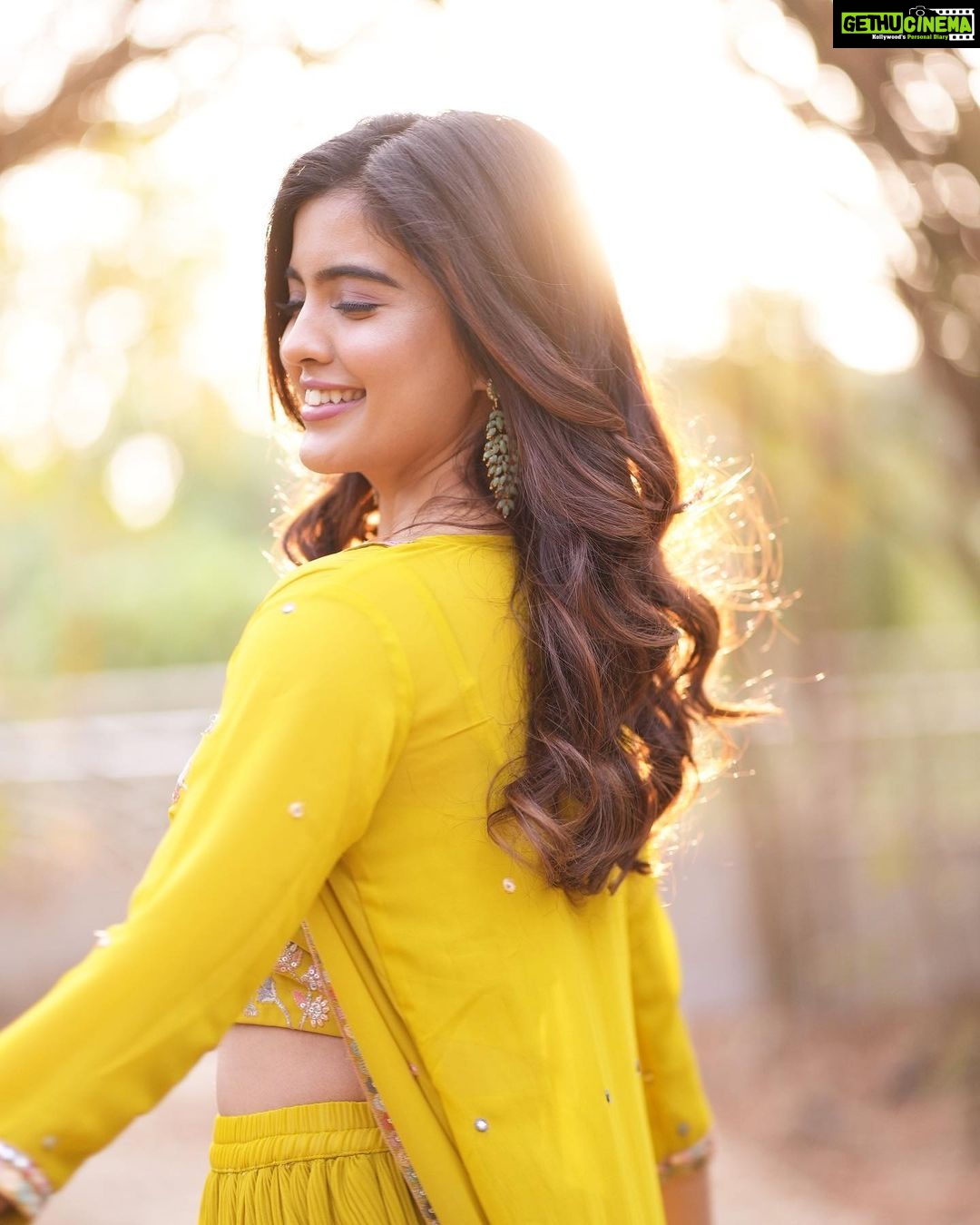 Amritha Aiyer - 298K Likes - Take time to do what makes your soul Happy 🥰
.
📸- @arunkummar_portraits
Makeup - @dpbridalmakeover
Costume - @stitchhousesalem