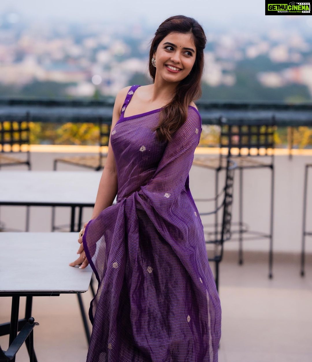 Amritha Aiyer - 532.7K Likes - Your Beliefs don’t make you a better person, your Behaviour does 💜
Wearing : @label_ilma
Styled by : @by_sarana
📸 - @ashokmak_photography
Jewel- @mspinkpantherjewel