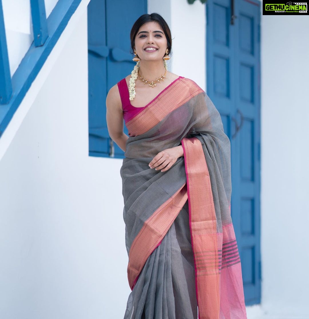 Amritha Aiyer - 283.3K Likes - அனைவருக்கும் இனிய தமிழ் புத்தாண்டு நல்வாழ்த்துகள் ✨🙏🏻
.
Outfit - @kaarigai.sarees
📸 - @p2click.in
Makeup & Hair - @pavihairandmakeup
