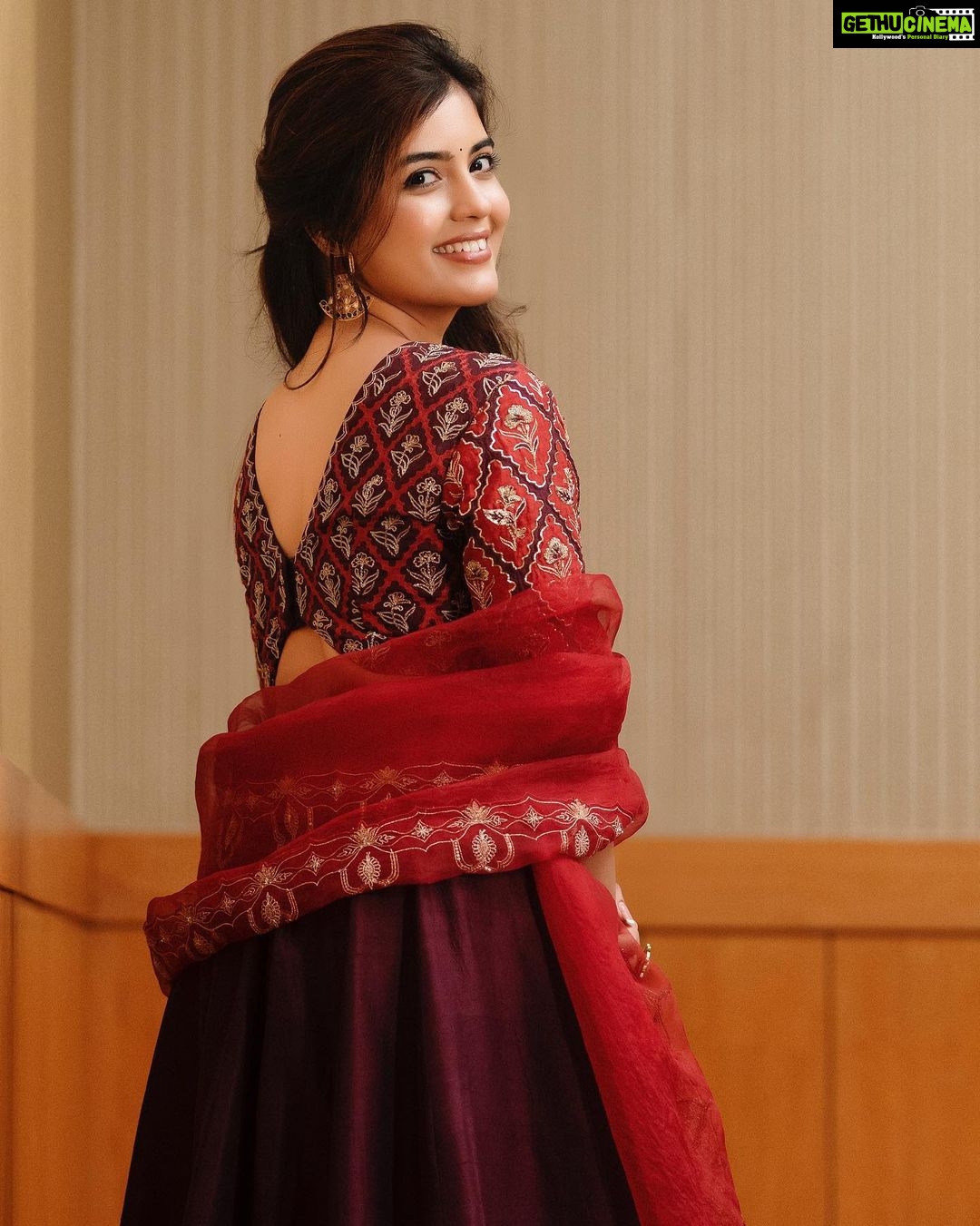 Amritha Aiyer Instagram - Life is tough and so are you !🥰 . Styled by : @by_sarana Wearing : @tanva_by_deepika Jewellery : @mspinkpantherjewel 📸 @planwcreadios Retouch : @dhana_lee_