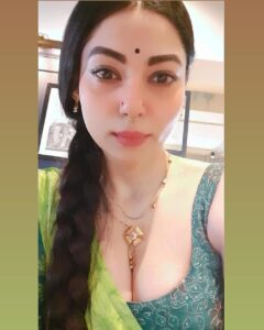 Anangsha Biswas Instagram - 🦉AlivE...
#attitudeofgratitude 
#anangshabiswas #actorlife
#saree #swag
#indiangirl
