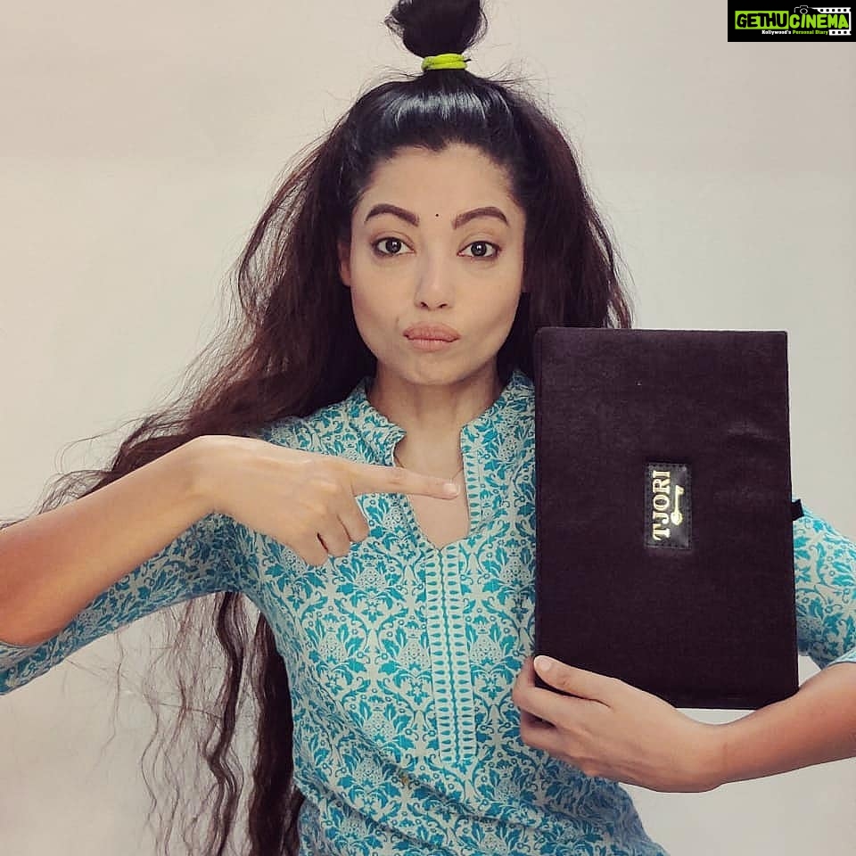 Anangsha Biswas Instagram - 😍😇🦉For All Those People Who Know Me Personally They know How Much I Dig Natural Products... I loved the Eye Gel . Thankyou Tjori🥰😇🦉 Give rest to those tired eyes by applying @tjoritreasures under eye gel. Your eyes will thank you for it! Get 20% OFF by using my personalized coupon code anangsha_tj https://www.tjori.com/p/saffron-under-eye-gel/57311/ #beauty #picoftheday #artistsofinstagram #anangshabiswas #mirzapur #tjoritreasures #gratitudeattitude Mumbai, Maharashtra