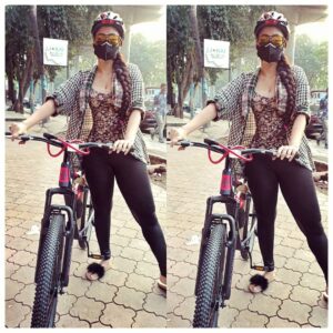Anangsha Biswas Instagram - 🦉💥Jeevan Bhar Seekh Saku, Khudko Behtar Bana Saku Yahi Prarthana Hai Humari Bholenath💥

Ek Naya Skill.

🚴2020 Ka Sabse Pyara Tofa.Thankyou @samrattchatterji for Teaching Me How To Ride A Cycle🚴
Thankyou For Being Open To Evolution & Believing We Can 
Always Improve.❤

#2020vision #bicycle #AnangshaBiswas #student #oflife 
#attitudeofgrattitude