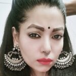 Anangsha Biswas Instagram - 💥🐞Ek Abhinetri Ki Kahani🐞💥 Suni Hogi Apne Bohoto Ke Zubani Thoda Samay Nikalke Mehsoos Karenge Toh Apko Bhi Lagegi Yeh Ruhani.... Ek Abhinetri Ki Kahani........... Jewellery by @roxidised #portraitphotography #jewellery #AnangshaBiswas #poetrymaykhana #respect #is #earned