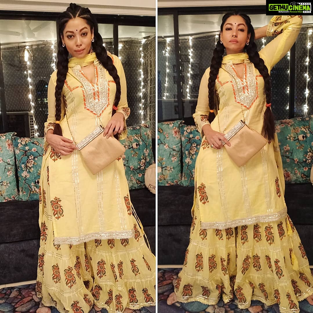 Anangsha Biswas - 12.4K Likes - 💥When Your Collaboration Satiates You On A Soul Level💥
@jophiel.fashion Just Like Its Archangel Namesake,Sparks Your Senses With Beauty That Comes Alive With Every Crafted Piece.Made With A Generous Dose Of Artisanal Love.Each Unique Item Promises To Be A Bold Personal Statement Of Regal Style And Exclusivity Using Heritage Timeless Embroidery Forms Of Parsi Gara And Zardosi.
They Have Tied Up With Cuddles To Help Children Fight Cancer.🦉
Thankyou For The Beautiful Bags🙏
#support #indianartisans #conciousfashion #ZarinaBegum
#AnangshaBiswas
#Mirzapur2