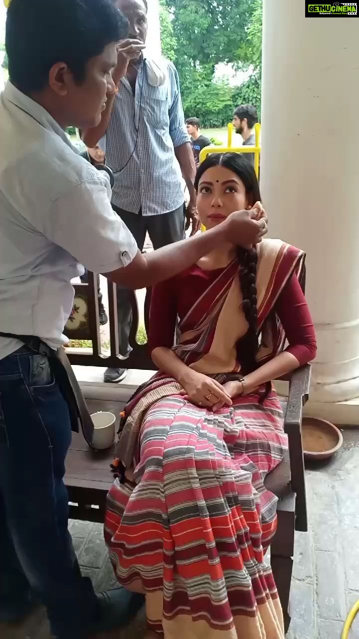 Anangsha Biswas - 14.2K Likes - BTS from #Mirzapur2 .
Transforming
#AnangshaBiswas To
#zarinabegum
#indianactors #attitudeofgratitude🙏
#bts