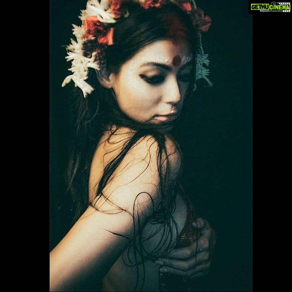 Anangsha Biswas Instagram - 💥 Learn To Get In Touch With The Silence Within Yourself And Know That Everything In Life Has A Purpose.🦉🦋 💥 ELISABETH ROSS Happy Diwali To All !!! Let The Light Inside Us Overcome Our Own Darkness ... #photogram #fashiongram #anagshabiswas #portraitphotography #flowers #arrehman #black #light #festive #diwali