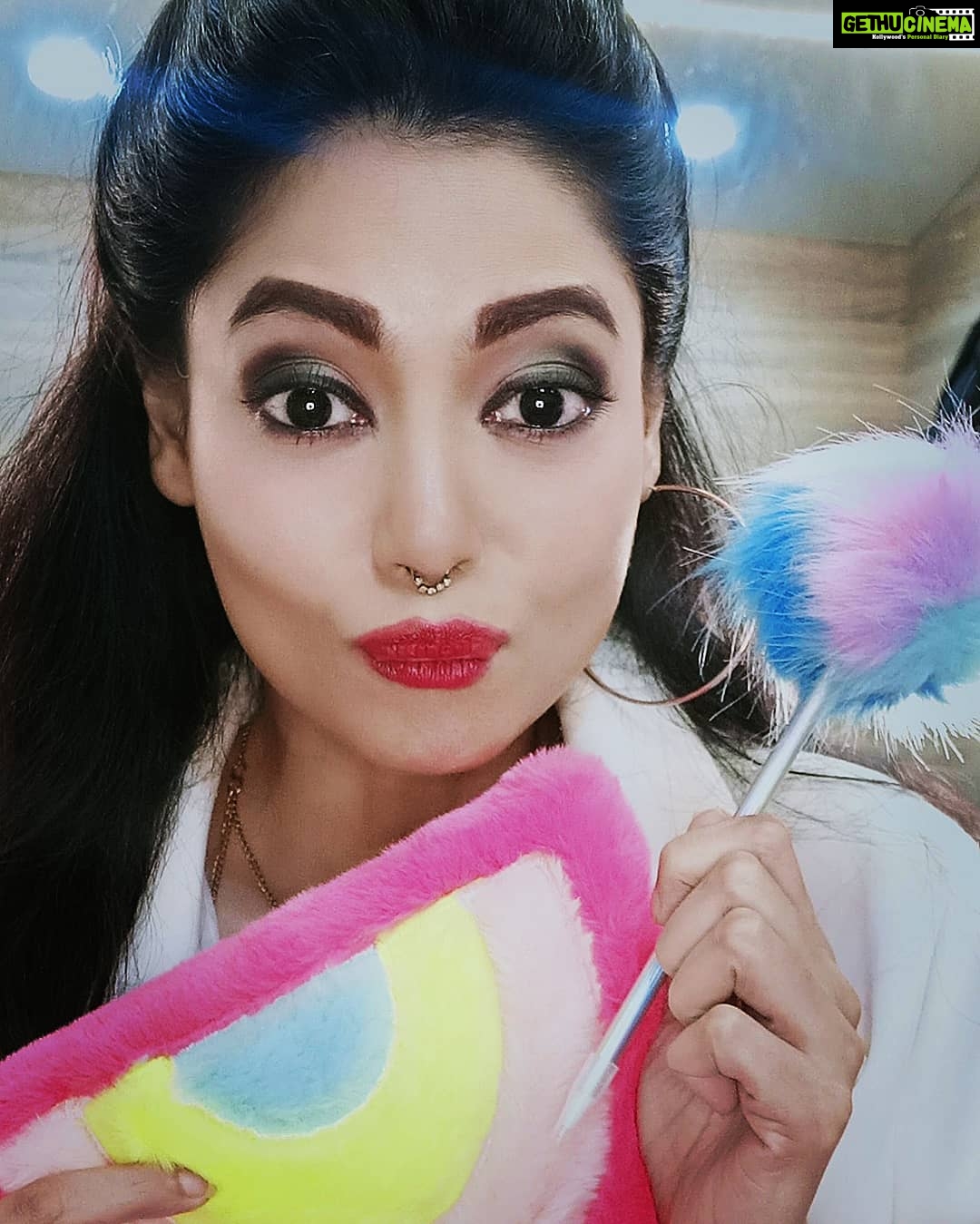 Anangsha Biswas Instagram - 💥Stationery Obsession❤ If Addiction Is A Must Be Addicted To Books... It Will Make You Knowledge Rich.!!! Yours Truely.🦉 @scoobiesstores Beautifully Curated Hamper. Much Appreciated💃 Mumbai, Maharashtra