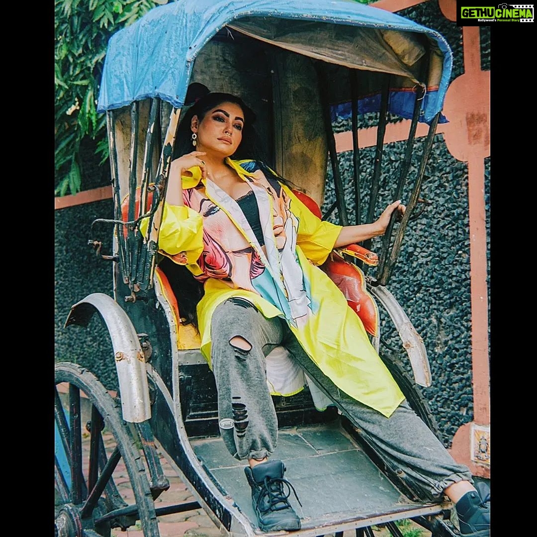 Anangsha Biswas Instagram - 😍🦉YoU CaN TakE A BenGaLi OuT Of KoLkaTa ... BuT YoU CaNnoT TaKe KoLkAtA OuT Of A BenGaLi 😇🙏 #proudbong😎 LeT No One Carry The Weight & Flight Of Your Dreams Other Than Yourself. !!! FroM #zarinabegum To #shiro 😇Bishakto Manush Releasing On 9th Sep 22' 📸 by @artoverheart_ Makeup by @debrup_artist_ghosh #attitudeofgratitude #blessedbe #bengalifilmindustry #filmrelease #week #bishaktomanush #anangshabiswas #picoftheda #instapicture #kolkatalove #kolkatatimes #kolkatasutra Kolkata city of joy
