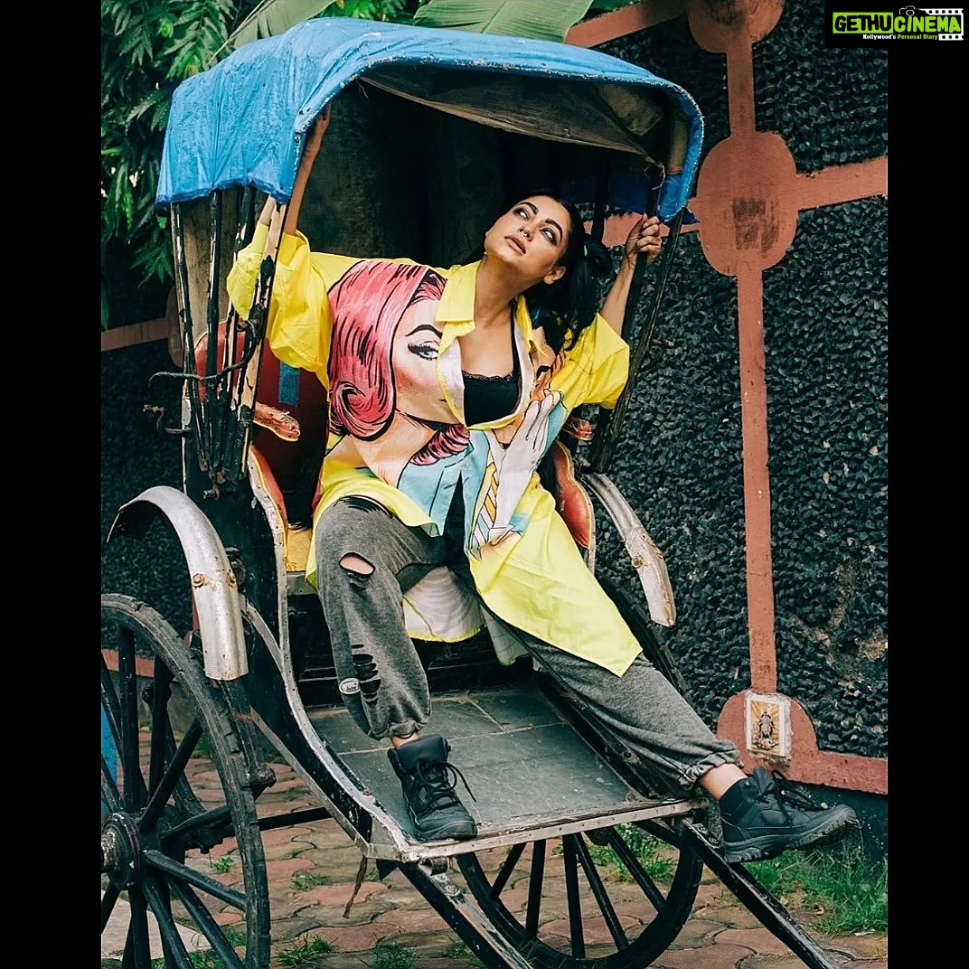 Anangsha Biswas Instagram - 😍🦉YoU CaN TakE A BenGaLi OuT Of KoLkaTa ... BuT YoU CaNnoT TaKe KoLkAtA OuT Of A BenGaLi 😇🙏 #proudbong😎 LeT No One Carry The Weight & Flight Of Your Dreams Other Than Yourself. !!! FroM #zarinabegum To #shiro 😇Bishakto Manush Releasing On 9th Sep 22' 📸 by @artoverheart_ Makeup by @debrup_artist_ghosh #attitudeofgratitude #blessedbe #bengalifilmindustry #filmrelease #week #bishaktomanush #anangshabiswas #picoftheda #instapicture #kolkatalove #kolkatatimes #kolkatasutra Kolkata city of joy