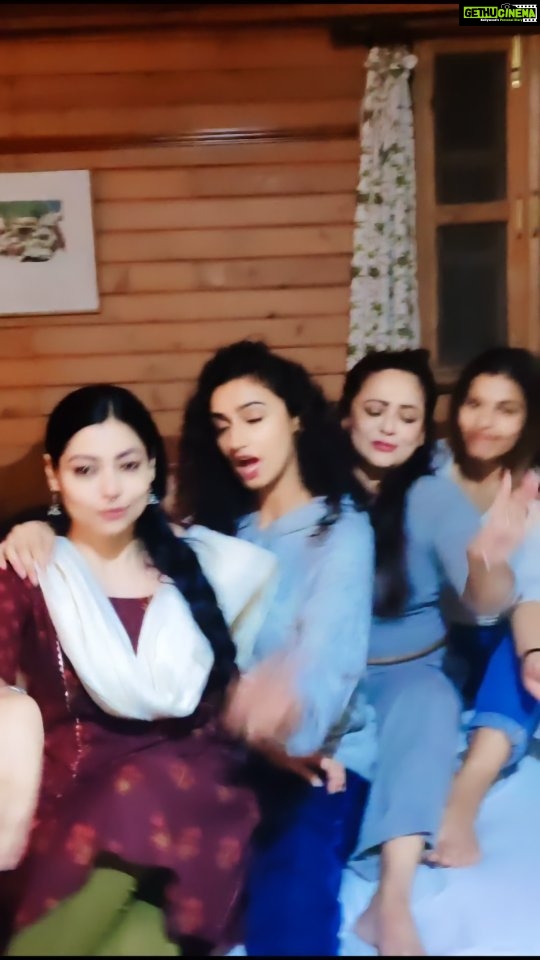 Anangsha Biswas Instagram - Darjeeling Shoot Diaries. Fun With The Girlies. #sreelekha #sreelekhamitra #ananshabiswas #elishamayor #coactor #coactors #actorslife Video by @subrata4462