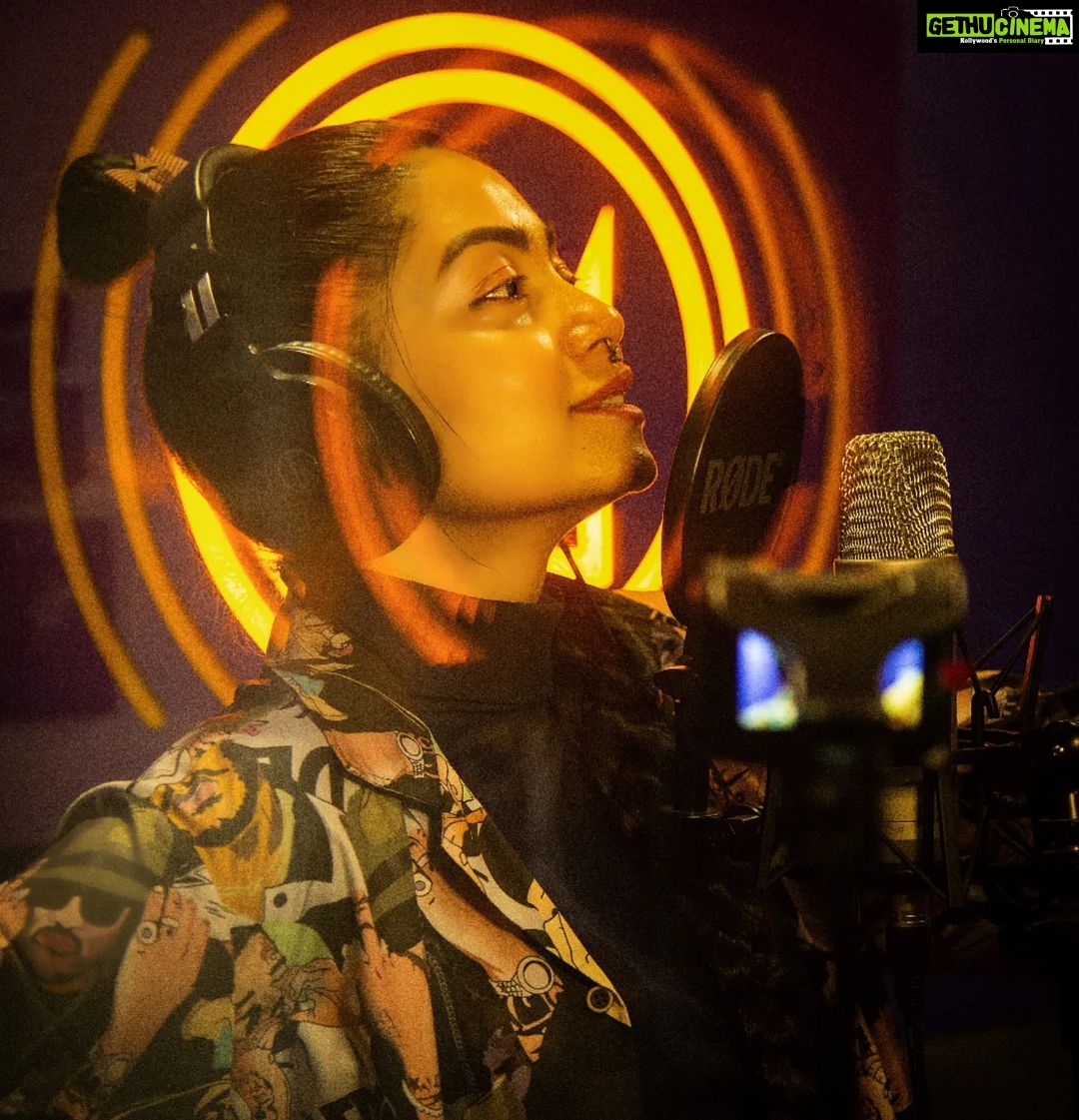 Anangsha Biswas Instagram - 🦉The Beautiful World Of Voice Acting.🦉 Creating Magic With @mnmtalkiespodcast #voiceacting #attitudeofgratitude #anangshabiswas #actorslifeforme #vortex #manifestyourdreams Mumbai, Maharashtra