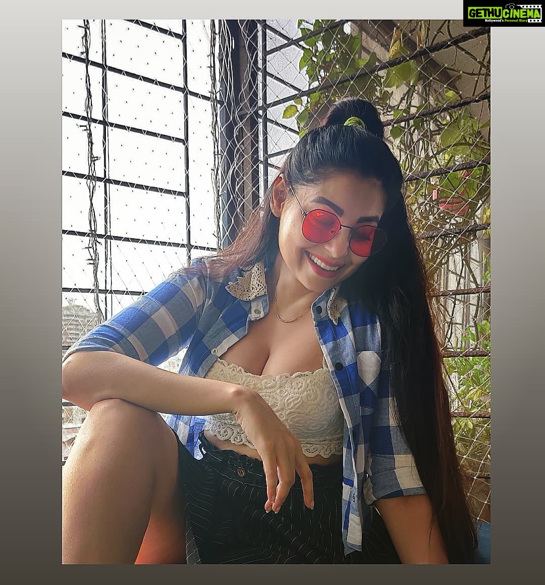 Anangsha Biswas Instagram - 🧘♂️SurrenderinG To The UniversE AnD TheN SurrenderinG A LittlE MorE🙏 🦉I Am Extremely Happy And Grateful🦉 📸 @shadaabhashmi 💥 #gratitudeisthebestattitude #anagshabiswas #instahair #picoftheday📷 #lawofattraction #conciousliving Mumbai, Maharashtra
