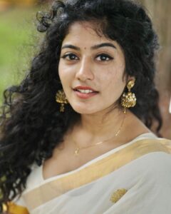 Anjali P Nair Instagram - Okay🙈 the last of the onam pictures 🙈🌸🌼 Photographer: @tonykvarghese