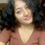 Anjali P Nair Instagram - Looks like i have short hair in the first picture 🙈🙊