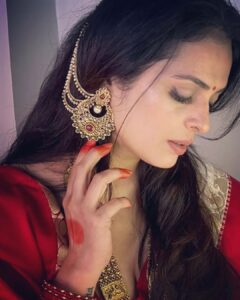 Anjana Sukhani Instagram - She beats to the beauty of her wildflower heart and seashore soul....
HNM @deeartistry9 
@kri.entertainment