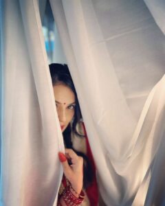 Anjana Sukhani Instagram - She beats to the beauty of her wildflower heart and seashore soul....
HNM @deeartistry9 
@kri.entertainment