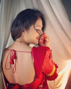 Anjana Sukhani Instagram - She beats to the beauty of her wildflower heart and seashore soul....
HNM @deeartistry9 
@kri.entertainment