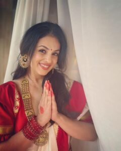 Anjana Sukhani Instagram - She beats to the beauty of her wildflower heart and seashore soul....
HNM @deeartistry9 
@kri.entertainment