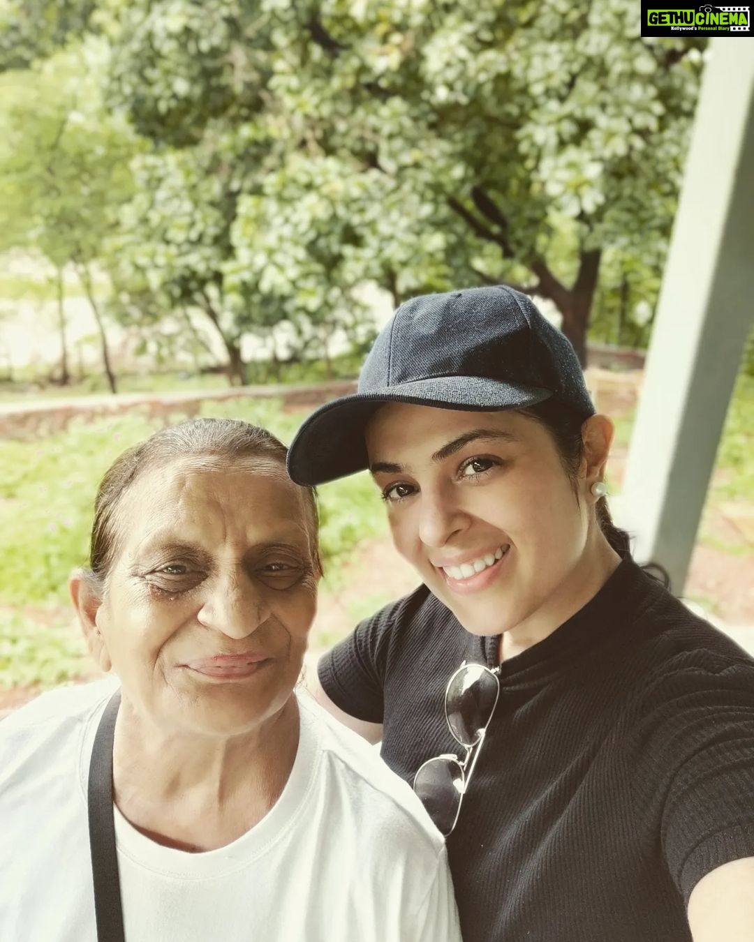 Anjana Sukhani Instagram - A day at the farm ...with mommy ♥️ #blessed #motherdaughter #mothernature #bliss #lush #rain #green #wanderlust #natureschild #anjanasukhani ♥️ Thakkar Farm