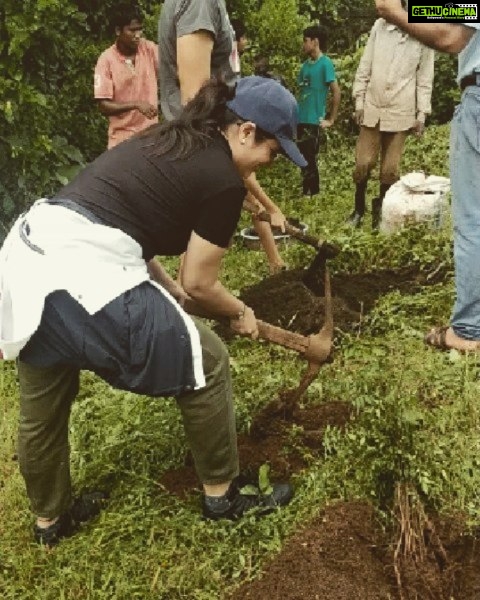Anjana Sukhani Instagram - A day at the farm ...with mommy ♥️ #blessed #motherdaughter #mothernature #bliss #lush #rain #green #wanderlust #natureschild #anjanasukhani ♥️ Thakkar Farm
