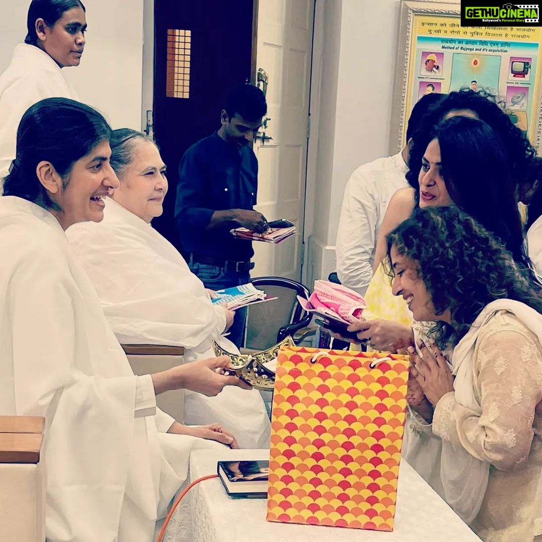 Anjana Sukhani Instagram - In August n divine company .... @brahmakumaris 🙏 Om Shanti Vile Parle