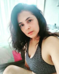 Anjana Sukhani Instagram - #Homeworkouts #nomakeupglow