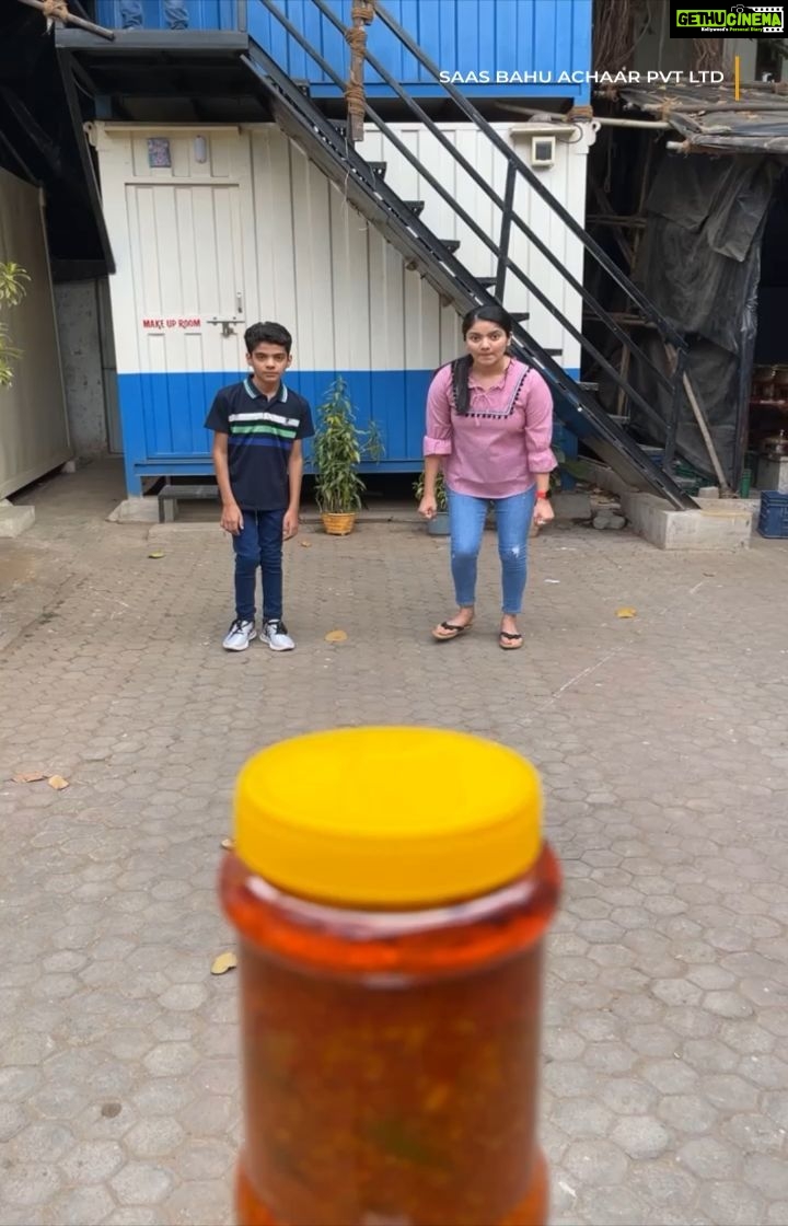 Anjana Sukhani Instagram - Ready ho jaaiye chakne ke liye Suman ka achaar kyun ki din bache hain sirf 4!!! #saasbahuaurachaarPvtLtd only on #Zee5 4 days to go . @amrutasubhash @anjanasukhani @anupsoni3 @anandeshwardwivedi @yaminidass_chandandass @manuyaanaamanu @arunabhkumar @apoorvsinghkarki01 @shreyansh.pandey @koshyvijay @illogical_philosopher @thatbosswoman @swarna_dweep @nilotpalbora_music @theviralfever @zee5 @nimishalok @zee5global