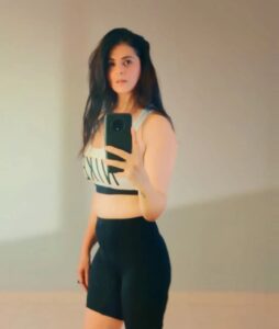 Anjana Sukhani Instagram - #hustle ❤️